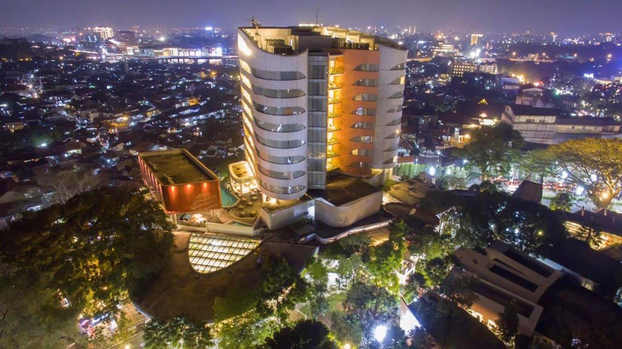 Sensa Hotel Bandung Esterno foto